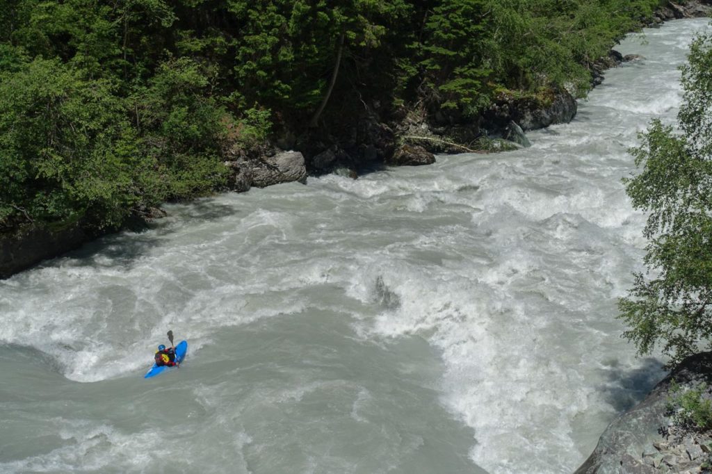 kayak rivière gros débit